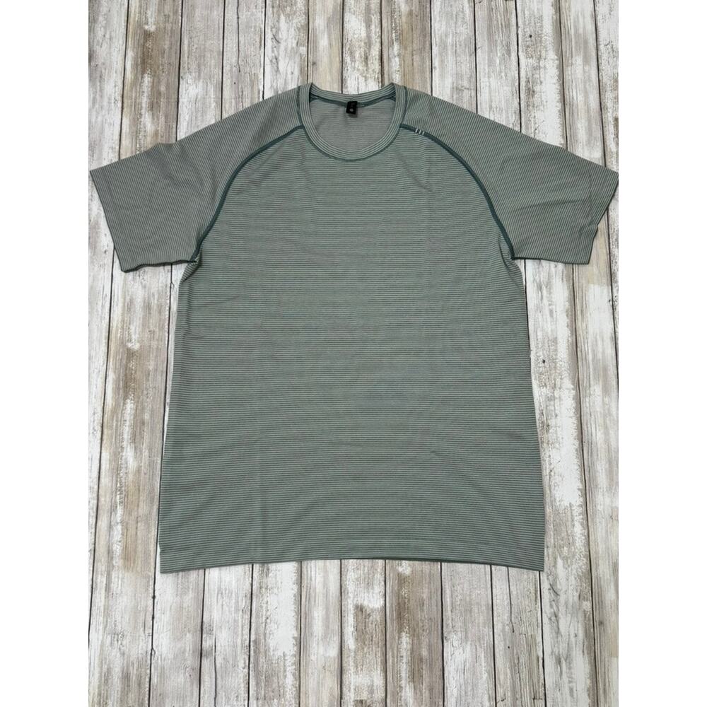 Lululemon Men's Short Sleeve Tech Shirt Size L Green